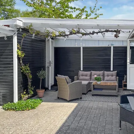 2 Bedroom Cozy In Σπίτι διακοπών Frederiksværk