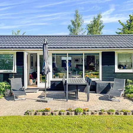 2 Bedroom Cozy In Σπίτι διακοπών Frederiksværk
